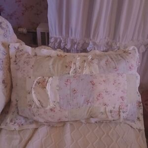 SIMPLY SHABBY CHIC reversiable Throw Pillow 14×24🥰